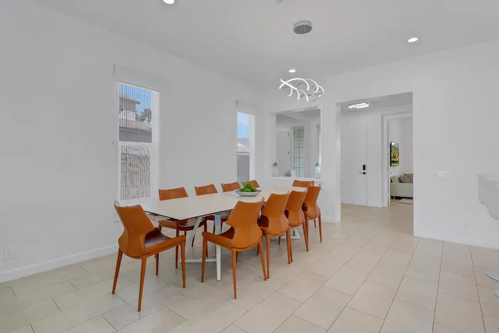09 DINING MLS