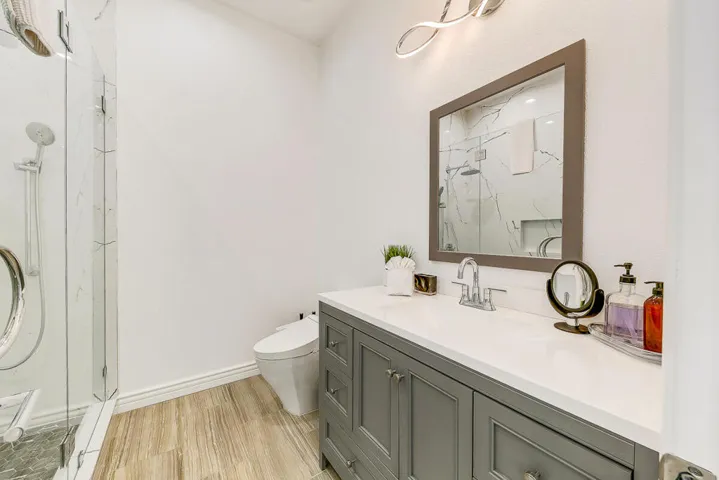 17 BATHROOM MLS