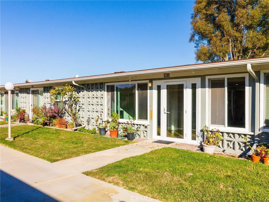 13860 St. Andrews 62i, Seal Beach, California 90740 home-pic-1