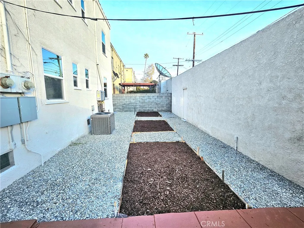 3104 W 43rd Place, Los Angeles, California 90008 home-pic-5