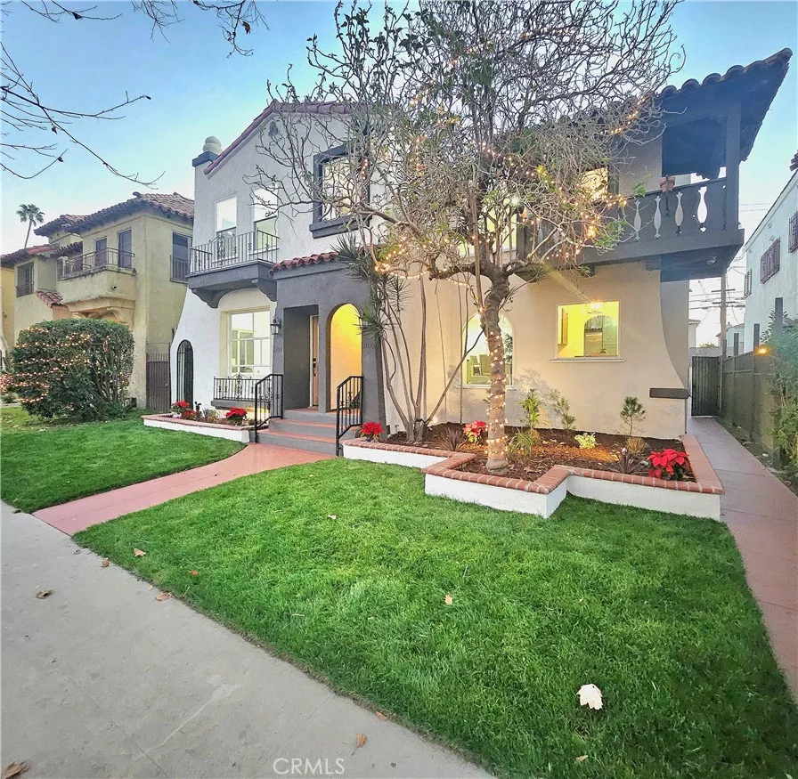 3104 W 43rd Place, Los Angeles, California 90008 home-pic-1