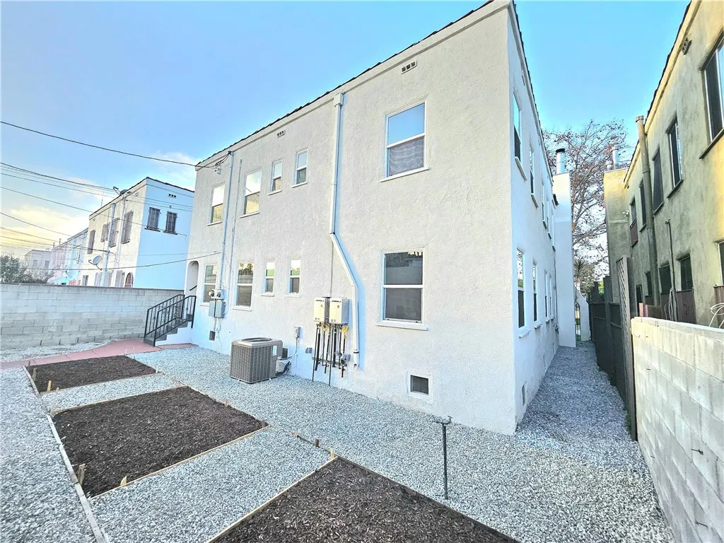3104 W 43rd Place, Los Angeles, California 90008 home-pic-8