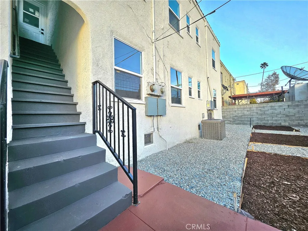 3104 W 43rd Place, Los Angeles, California 90008 home-pic-9