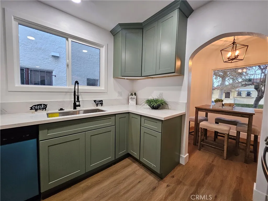 3104 W 43rd Place, Los Angeles, California 90008 home-pic-13