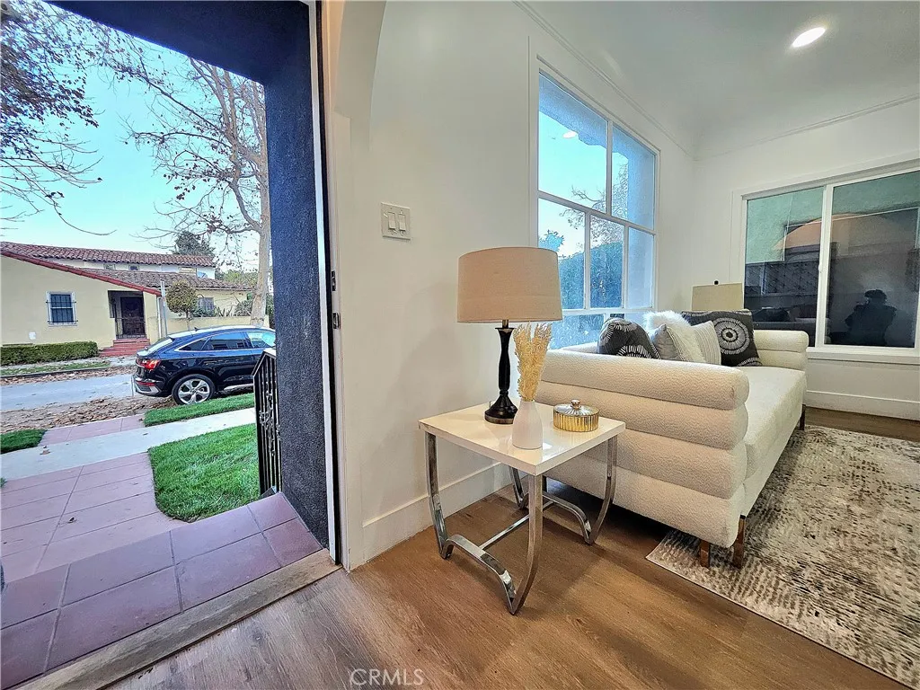 3104 W 43rd Place, Los Angeles, California 90008 home-pic-16