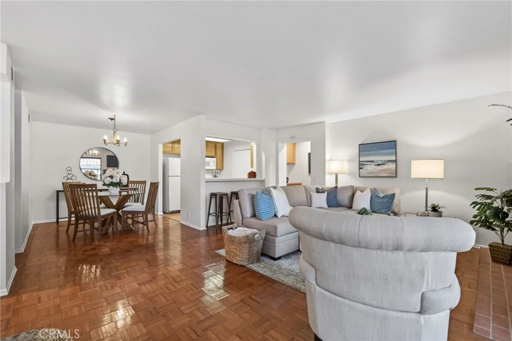 2033 Majorca Drive, Oxnard, California 93035 home-pic-16