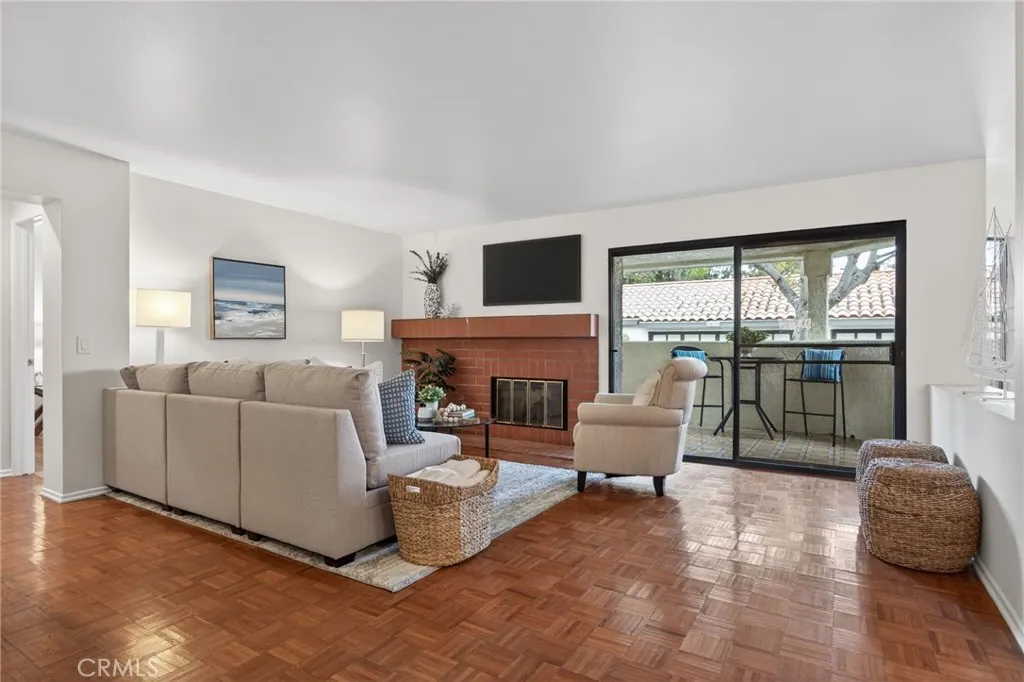 2033 Majorca Drive, Oxnard, California 93035 home-pic-7