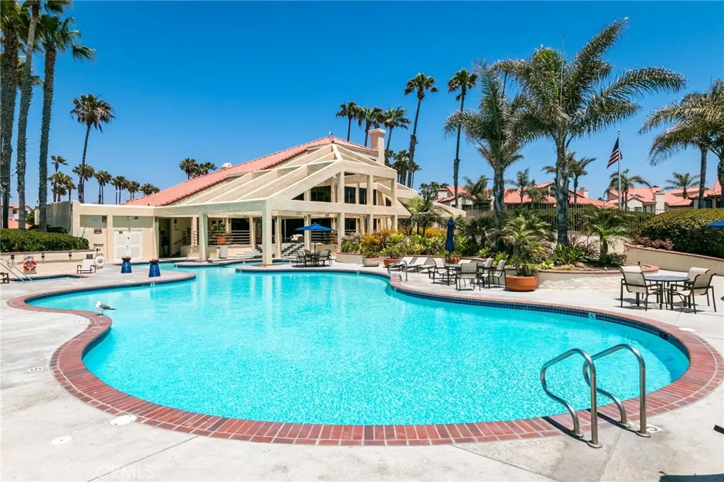 2033 Majorca Drive, Oxnard, California 93035 home-pic-40