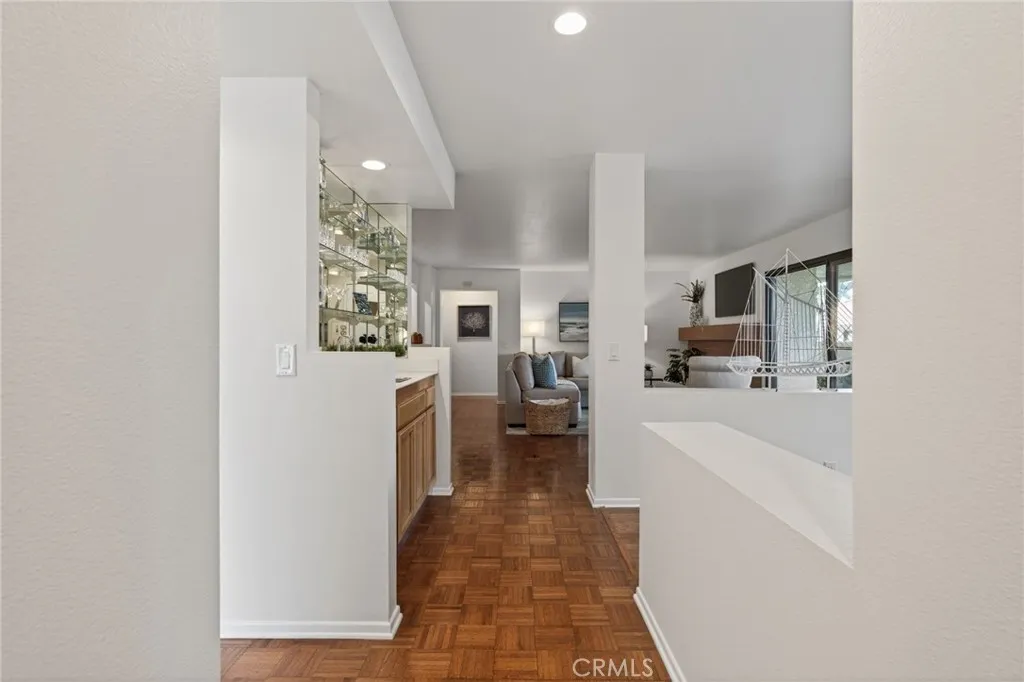 2033 Majorca Drive, Oxnard, California 93035 home-pic-8