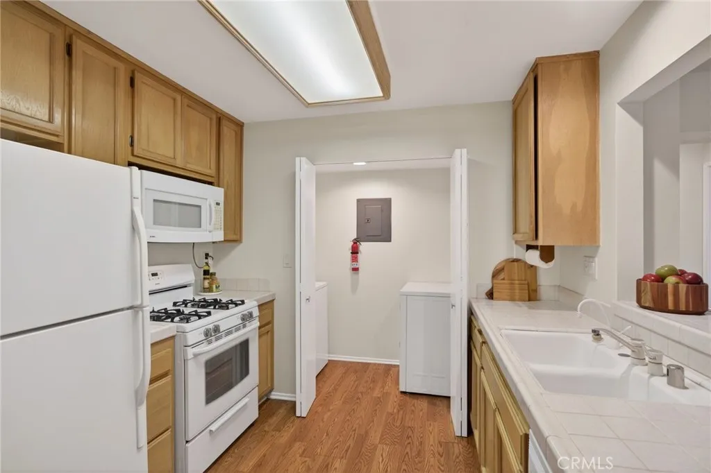 2033 Majorca Drive, Oxnard, California 93035 home-pic-21
