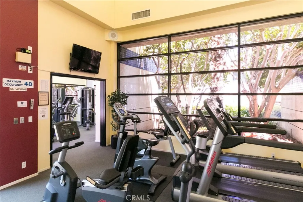 2033 Majorca Drive, Oxnard, California 93035 home-pic-42
