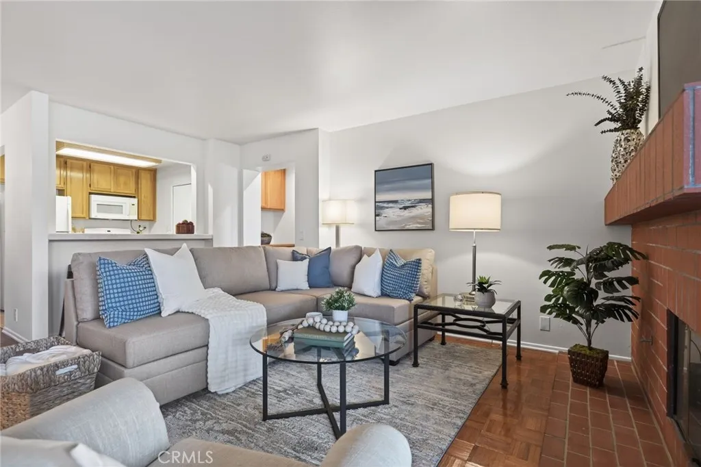 2033 Majorca Drive, Oxnard, California 93035 home-pic-6