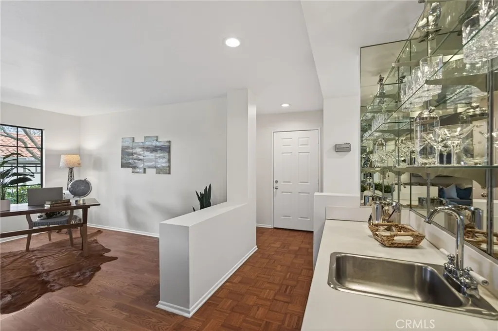 2033 Majorca Drive, Oxnard, California 93035 home-pic-14