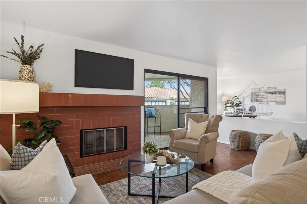 2033 Majorca Drive, Oxnard, California 93035 home-pic-15