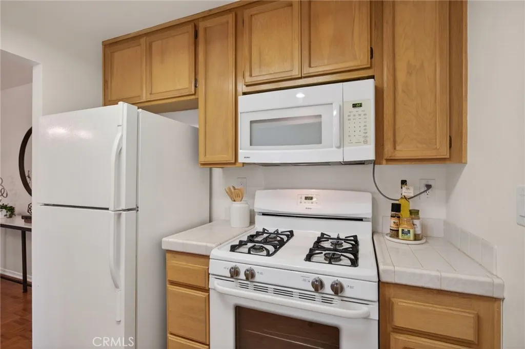 2033 Majorca Drive, Oxnard, California 93035 home-pic-24