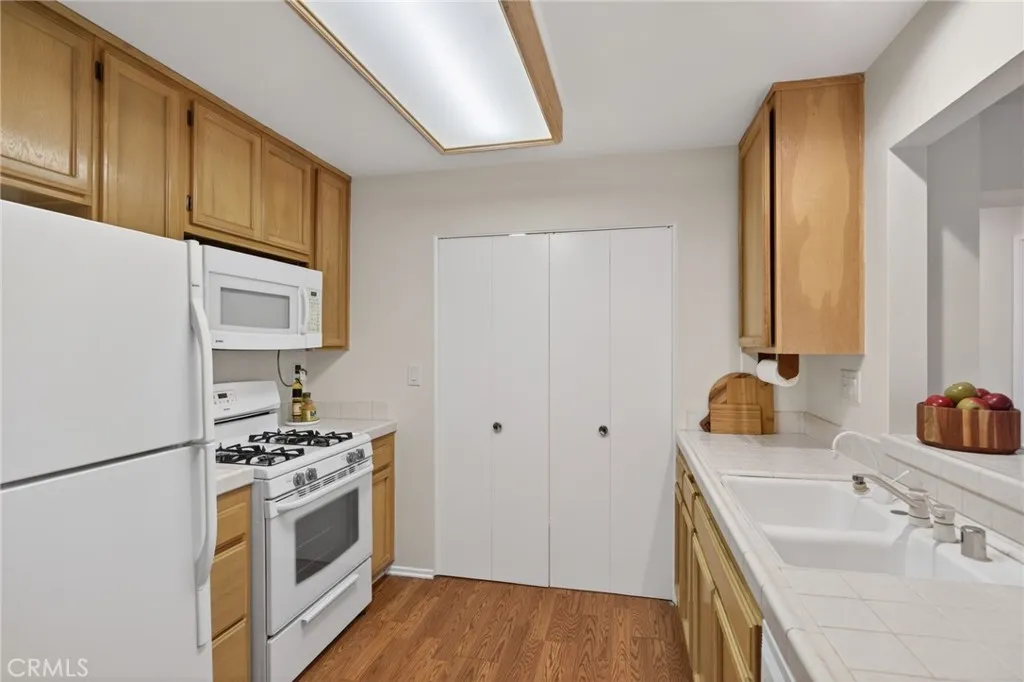 2033 Majorca Drive, Oxnard, California 93035 home-pic-22