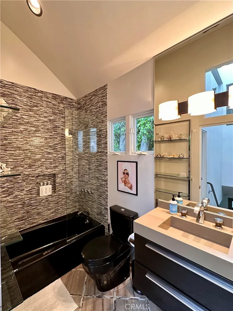 8374 Yucca Trail, Los Angeles, California 90046 home-pic-18