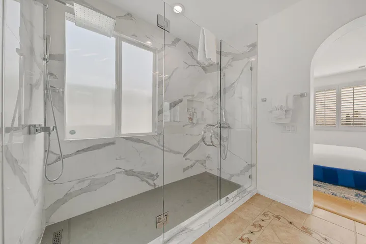 21 MASTER SHOWER MLS