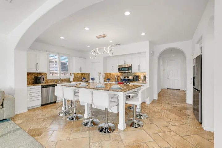 08 KITCHEN MLS