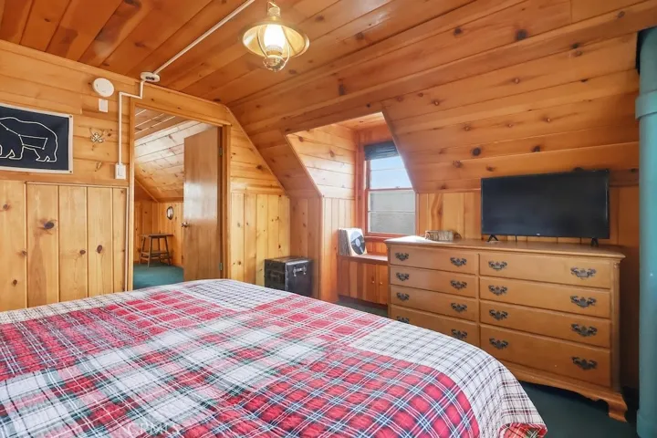 1053 Bruin, Fawnskin, California 92333