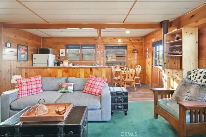 1053 Bruin, Fawnskin, California 92333