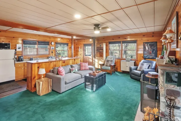 1053 Bruin, Fawnskin, California 92333