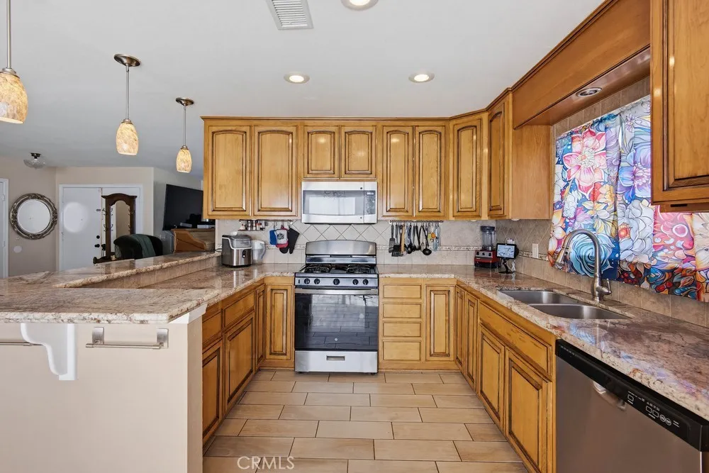 438 Tanner, Riverside, California 92507 home-pic-7