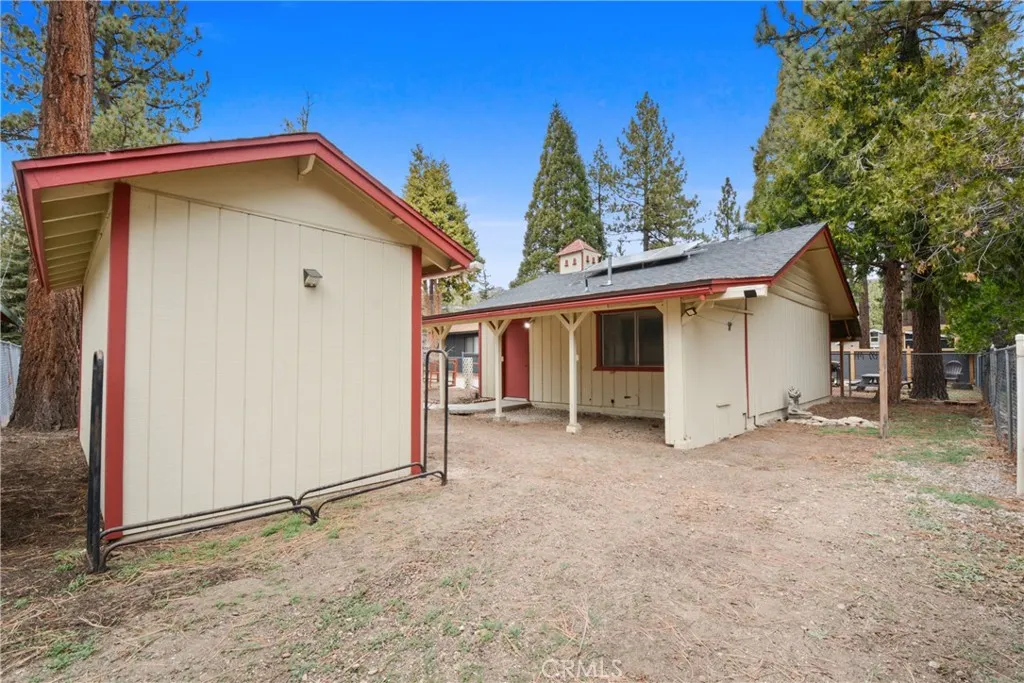 1016 Anita Avenue, Big Bear City, California 92314 home-pic-23