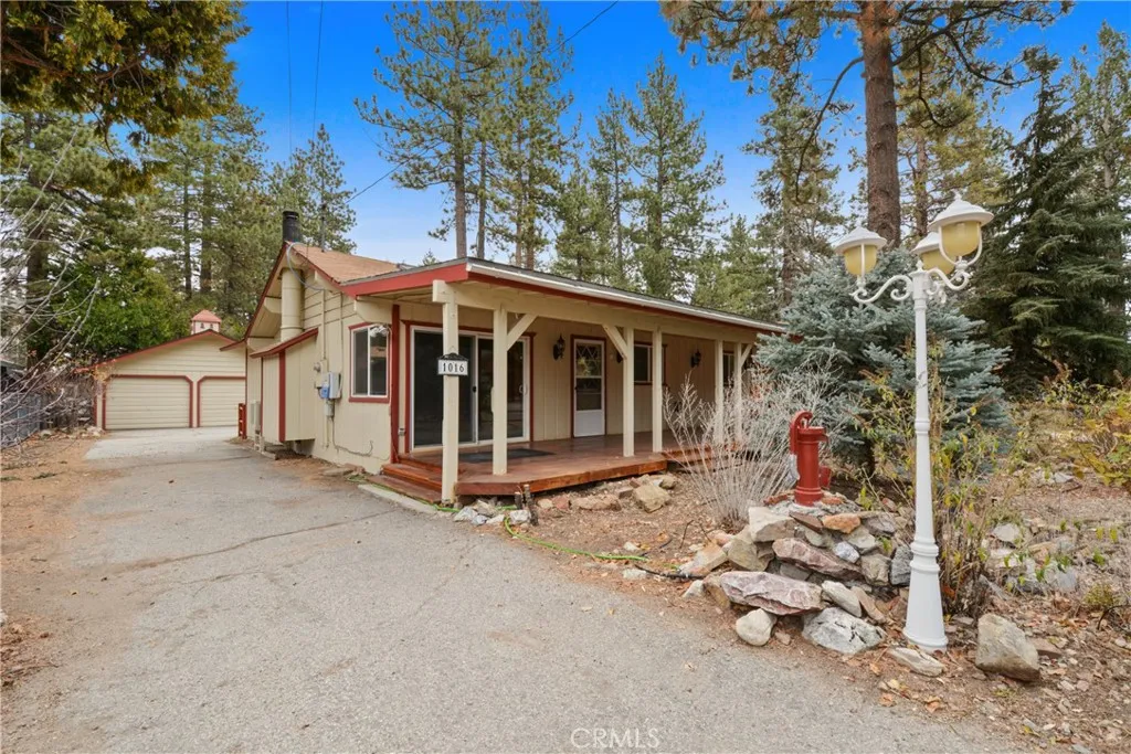 1016 Anita Avenue, Big Bear City, California 92314 home-pic-27