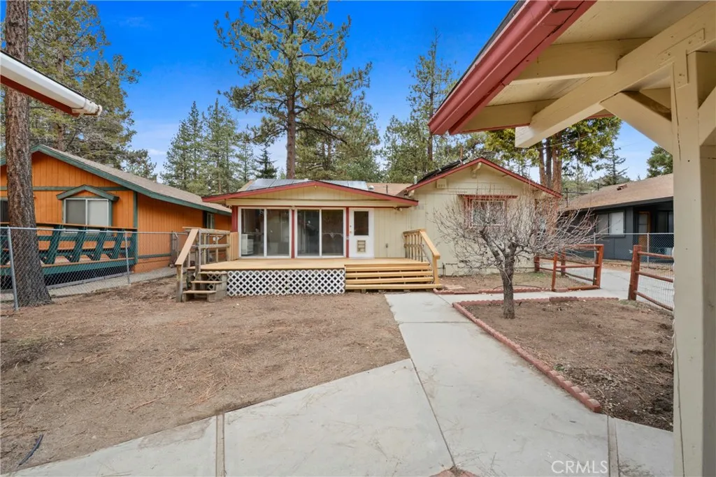 1016 Anita Avenue, Big Bear City, California 92314 home-pic-19