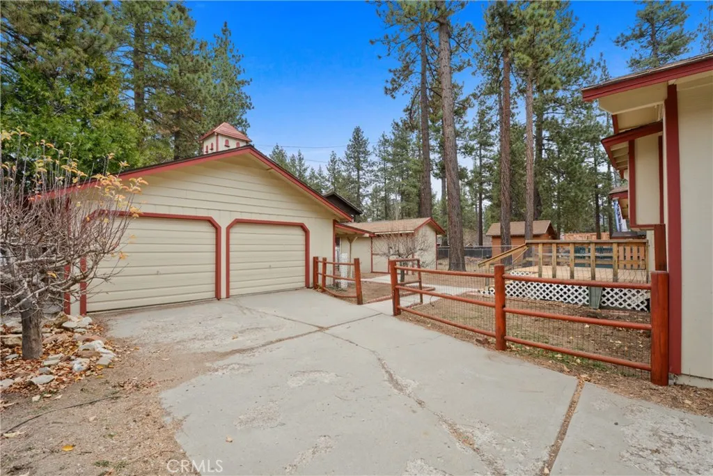1016 Anita Avenue, Big Bear City, California 92314 home-pic-24