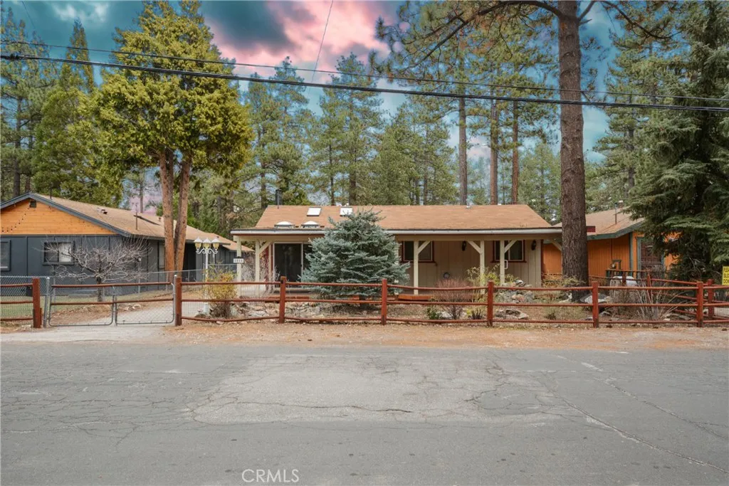 1016 Anita Avenue, Big Bear City, California 92314 home-pic-2