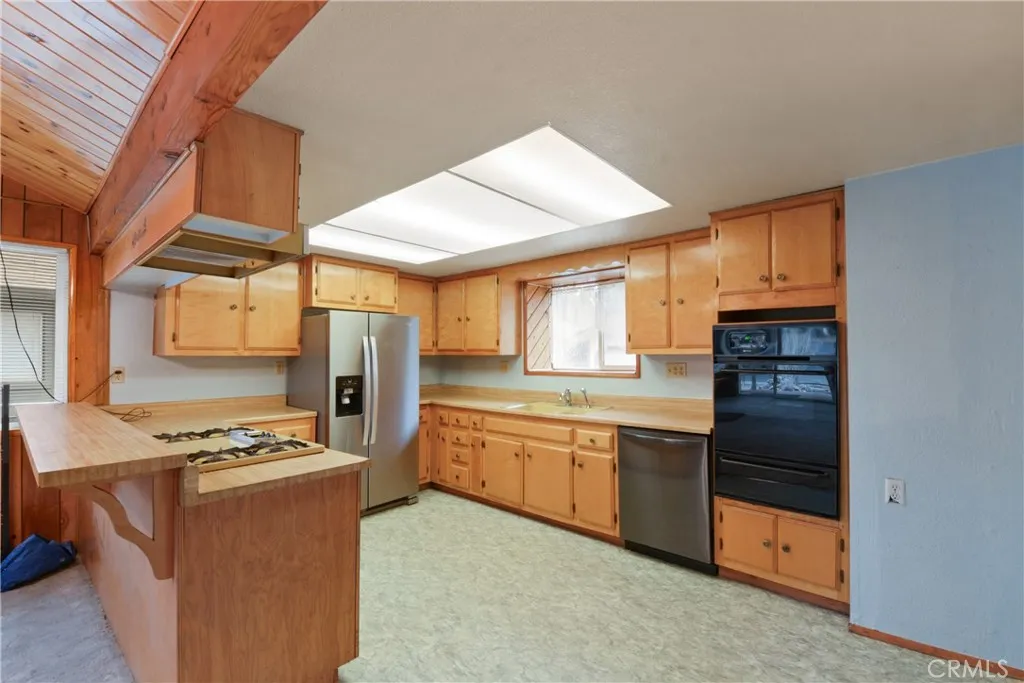 1016 Anita Avenue, Big Bear City, California 92314 home-pic-7
