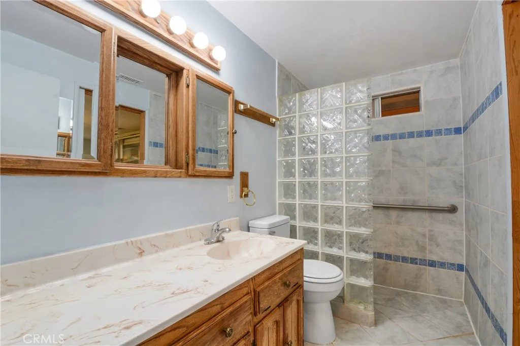 1016 Anita Avenue, Big Bear City, California 92314 home-pic-14