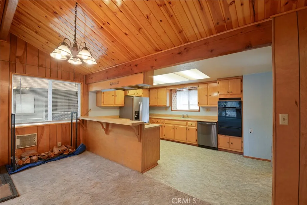 1016 Anita Avenue, Big Bear City, California 92314 home-pic-6