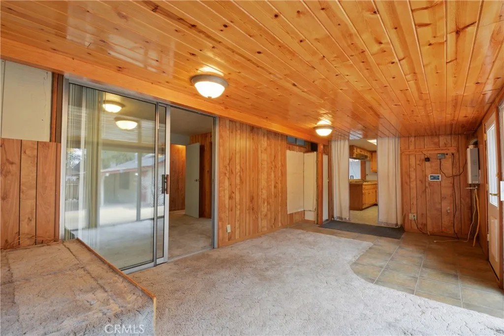 1016 Anita Avenue, Big Bear City, California 92314 home-pic-15