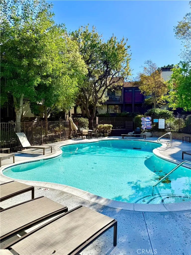 21930 Marylee 98, Woodland Hills, California 91367 home-pic-2