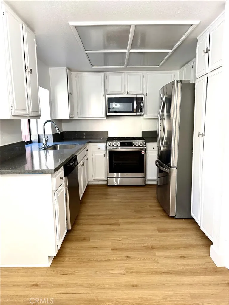 21930 Marylee 98, Woodland Hills, California 91367 home-pic-8