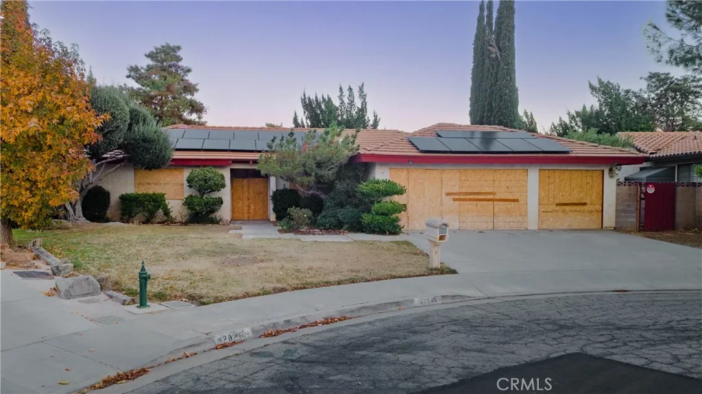 42944 Beau Ville Court, Lancaster, California 93536 home-pic-1