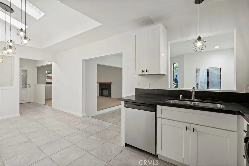 14746 Jaguar, San Fernando, California 91345 home-pic-4