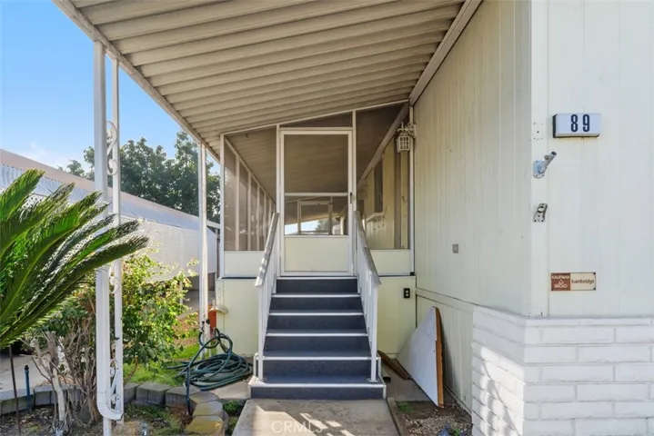 Screened porch 1