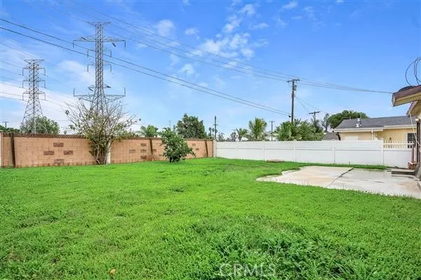 11012 Noble, San Fernando, California 91345