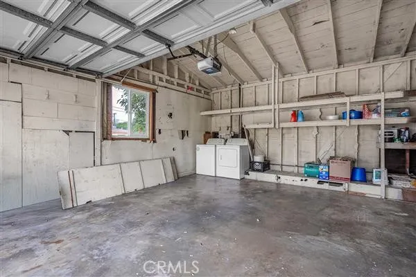 11012 Noble, San Fernando, California 91345
