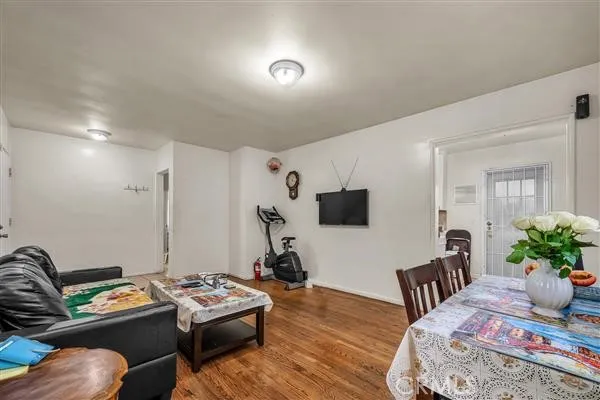 11012 Noble, San Fernando, California 91345