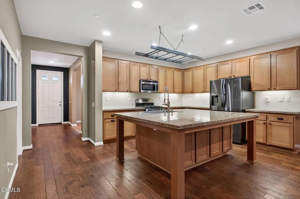 81 Wildwood Lane, Fillmore, California 93015 home-pic-6