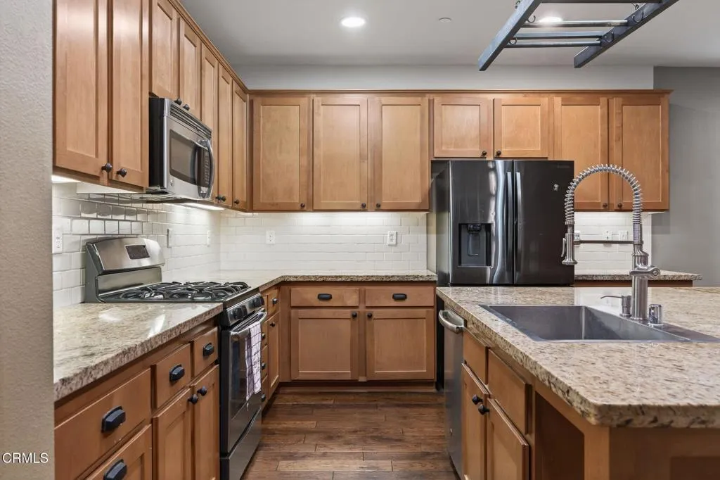 81 Wildwood Lane, Fillmore, California 93015 home-pic-8