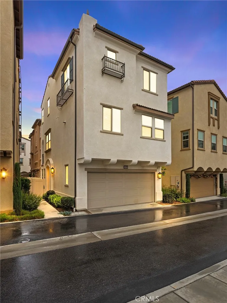 11238 N Mission Heights Drive, San Fernando, California 91345 home-pic-1