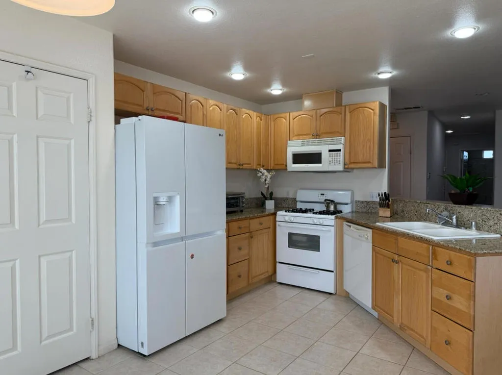 1934 Sunset Avenue, Thermal, California 92274 home-pic-5