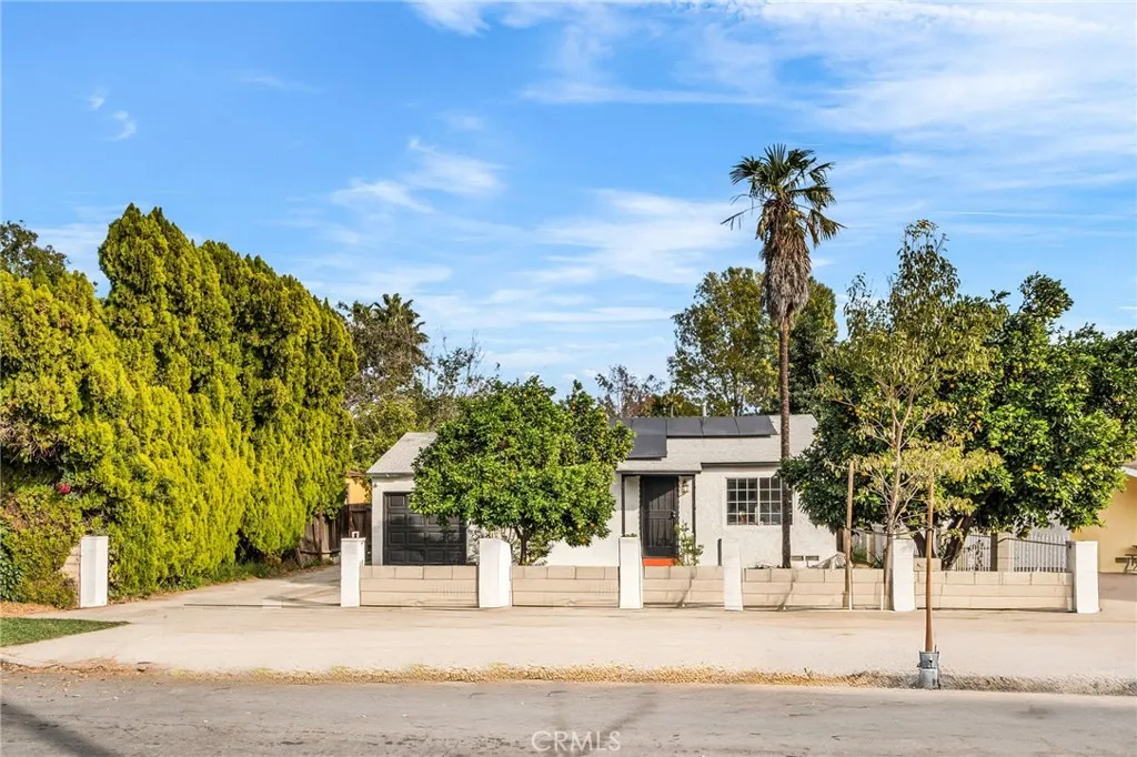 7044 Nestle Avenue, Reseda, California 91335 home-pic-1