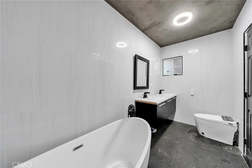 7044 Nestle Avenue, Reseda, California 91335 home-pic-19